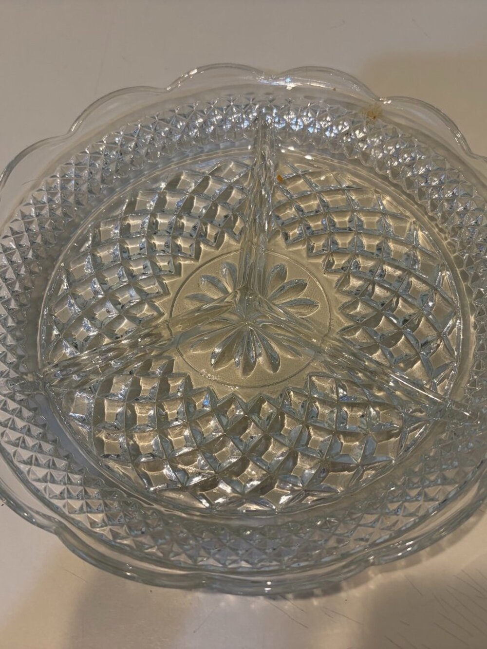 VINTAGE ANCHOR HOCKING *WEXFORD* GLASS 3 PART RELISH DISH TRAY 8-5/8" Diameter